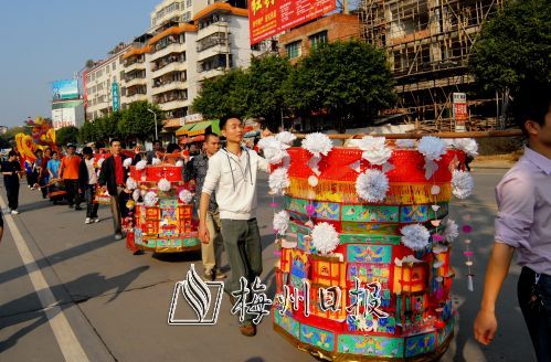 各家各戶出街游燈