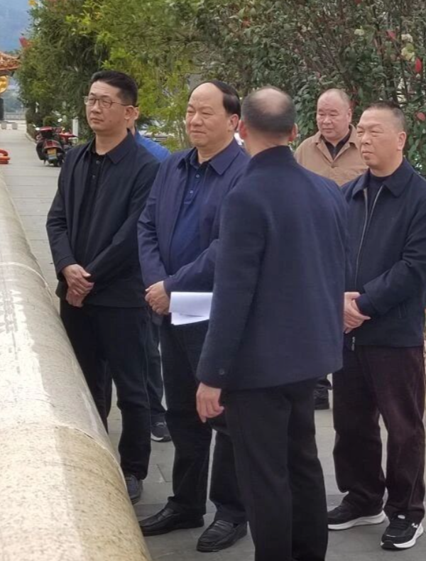 調(diào)研“百千萬工程”典型縣鎮(zhèn)村普通國省道和“四好農(nóng)村路”建設(shè)
