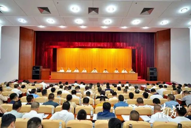 6月12日，2025年梅州市委農(nóng)村工作會議暨深入實施“百縣千鎮(zhèn)萬村高質量發(fā)展工程”推進會召開。楊斐君 攝