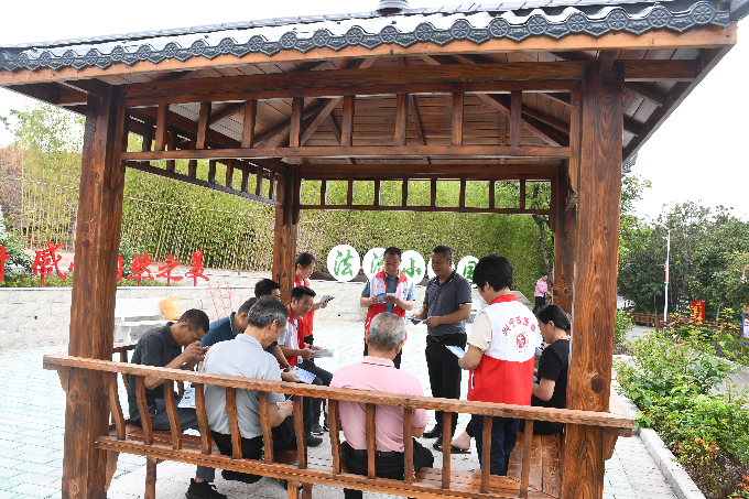 圖1、法治小公園-周二上門去.JPG