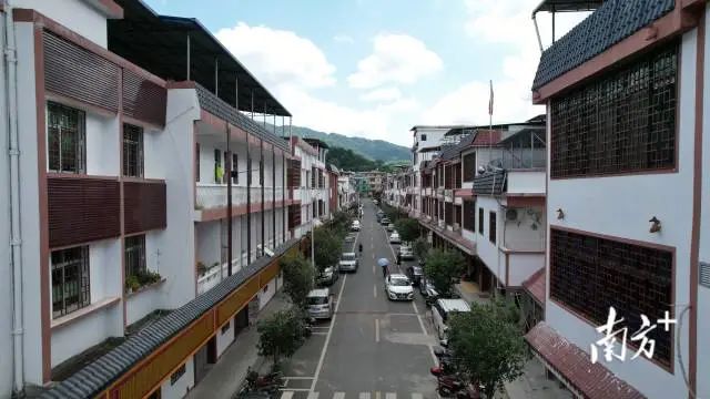 “百千萬工程”的實(shí)施，讓黃槐鎮(zhèn)鎮(zhèn)域環(huán)境煥然一新。受訪者供圖
